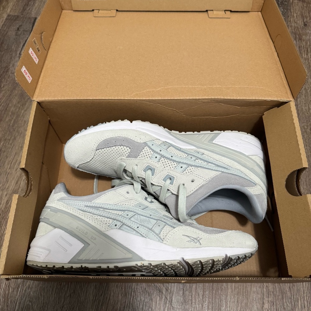 grey asics gel-lyte III re